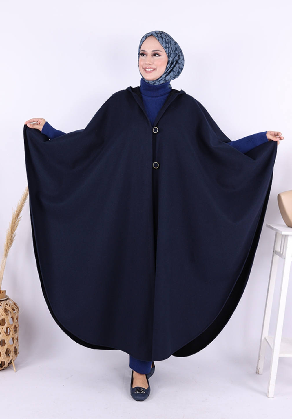 كاب شتوي نسائي من الجوخ الإيطالي