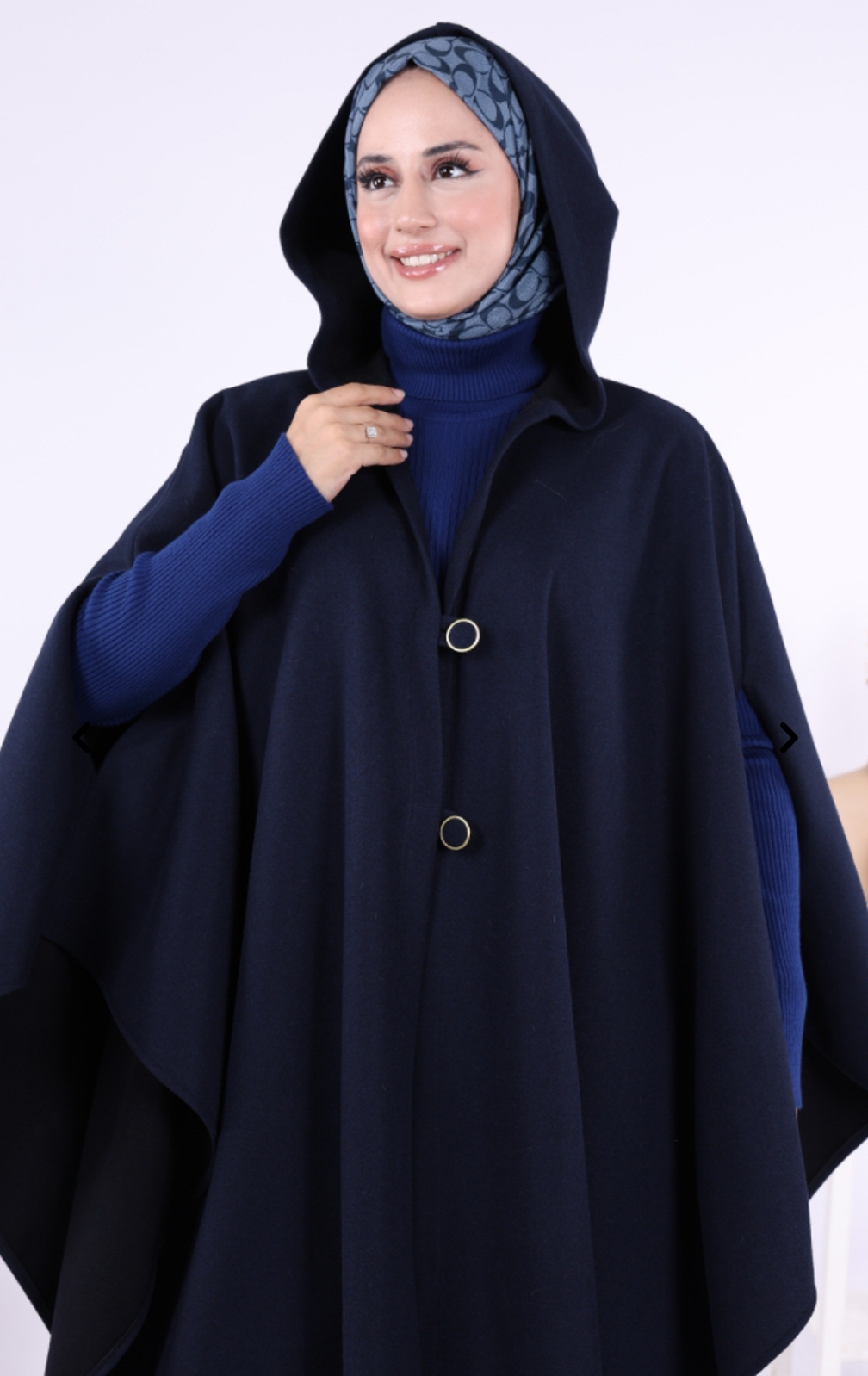 كاب شتوي نسائي من الجوخ الإيطالي